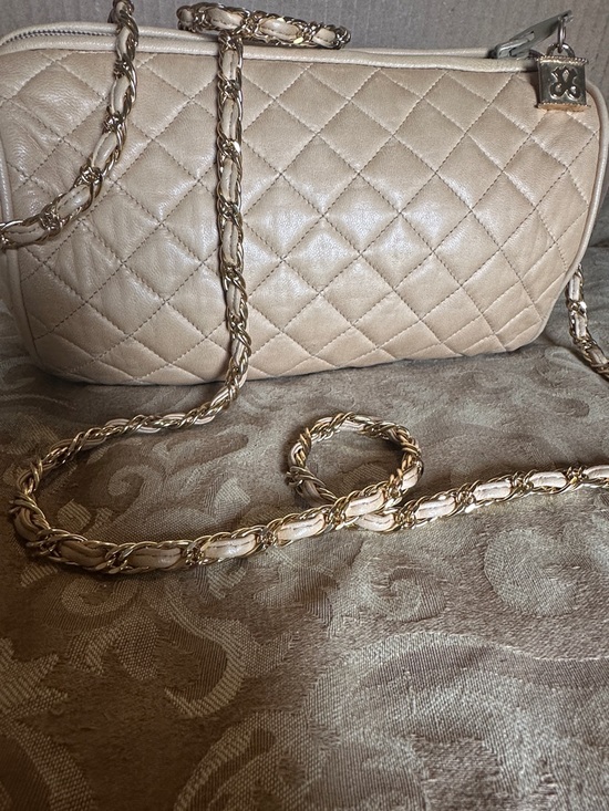 Jay Herbert Handbags - Quilted Cream Crossbody Bag with Gold Chain Strap